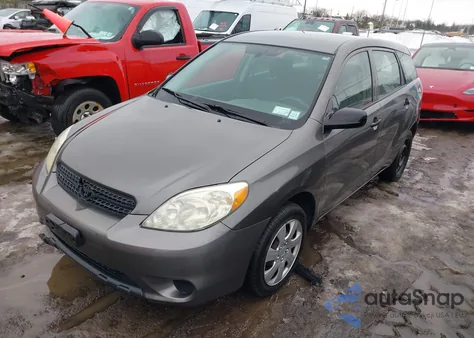 2006 Toyota Matrix z USA, uszkodzony, nr VIN 2T1LR32E36C562857